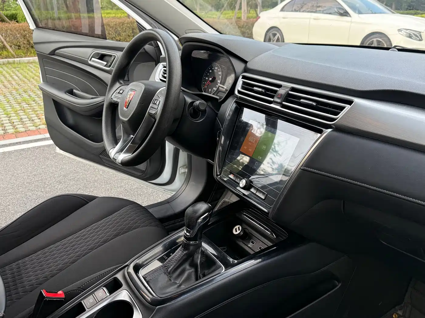 Фото 9 - Roewe i5