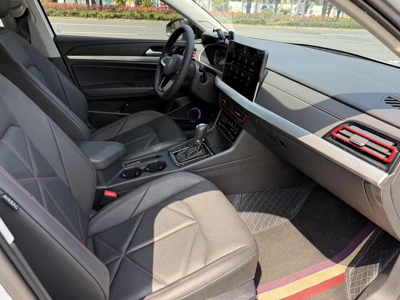 Volkswagen Lavida 2024 Model 300TSI DSG Starlight Leading Edition фото 5