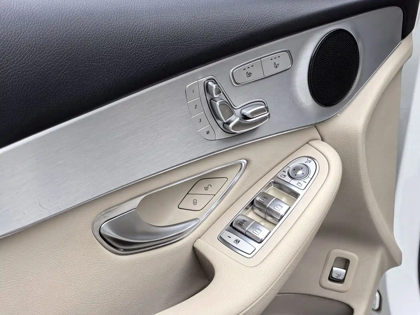 Mercedes-Benz GLC 2018 Facelift GLC 300 4MATIC Dynamic фото 10