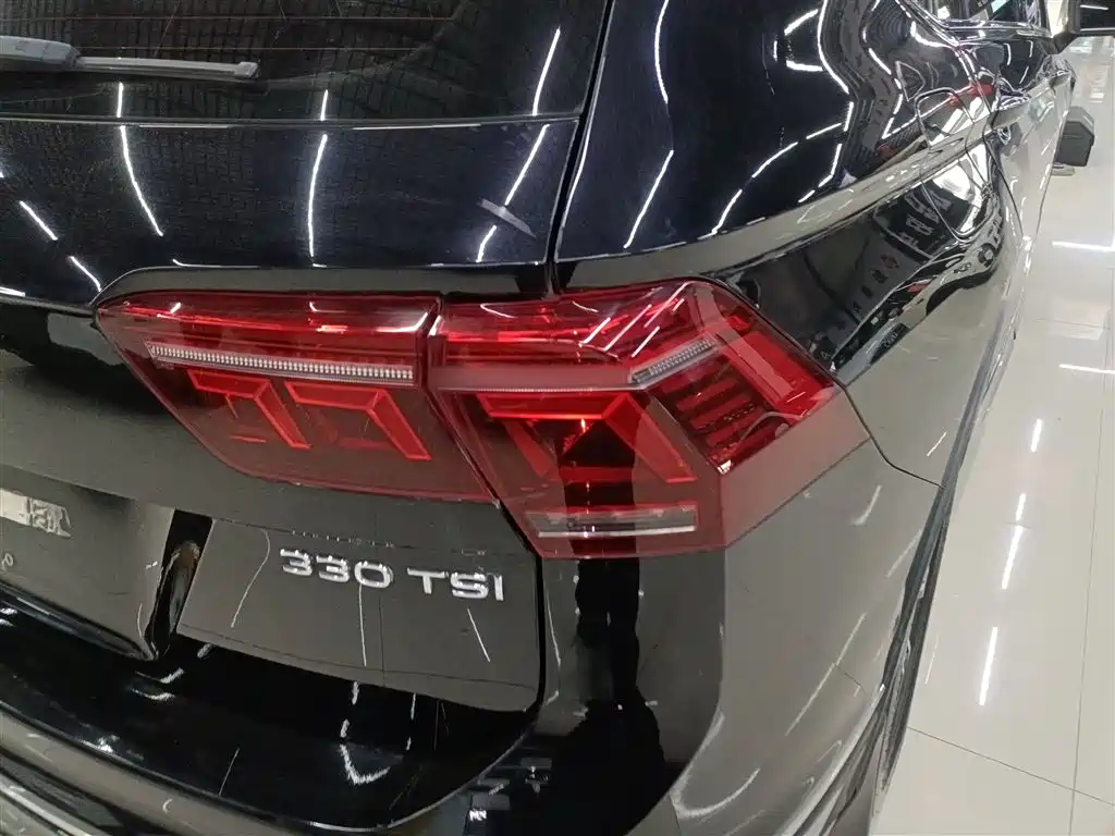 Volkswagen Tiguan L 2022 330TSI Auto 2WD R-Line Premium Edition фото 8