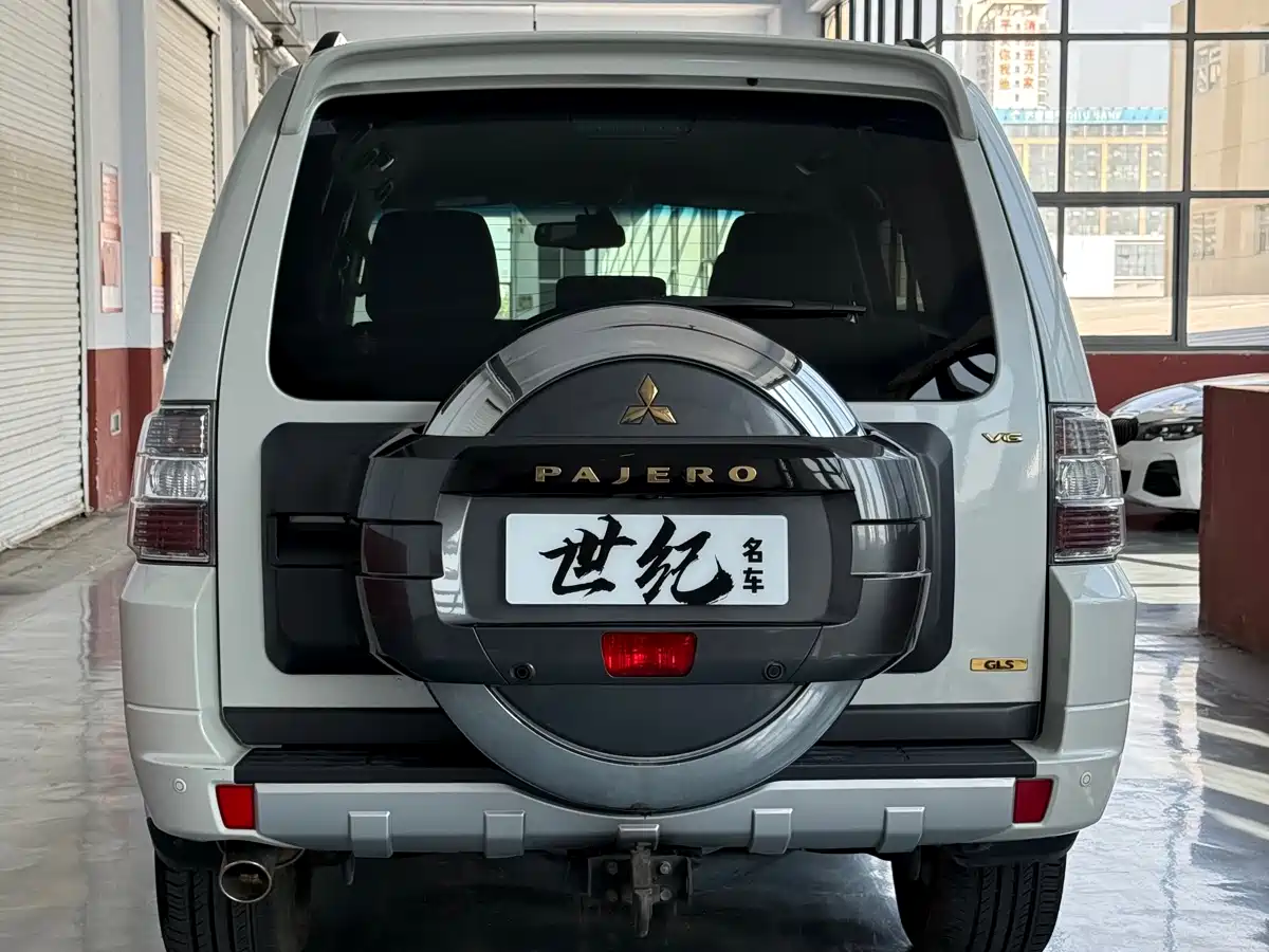 Mitsubishi Pajero (Import) 2020 3.0L Automatic Premium Edition фото 7