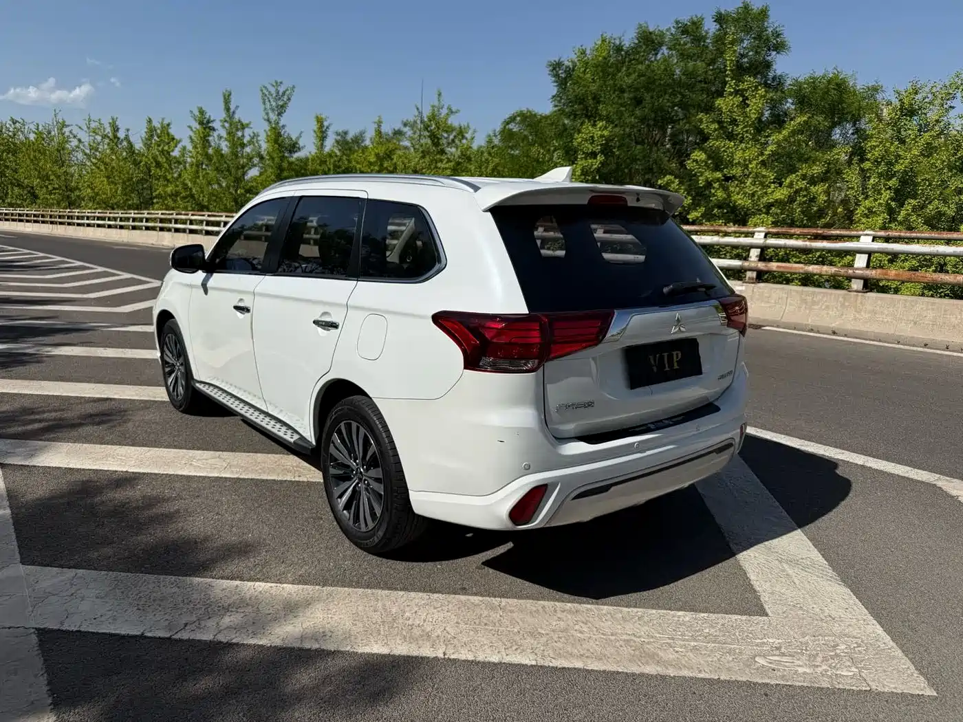 Mitsubishi Outlander 2021 2.4L 4WD Deluxe Edition 7-Seater фото 7
