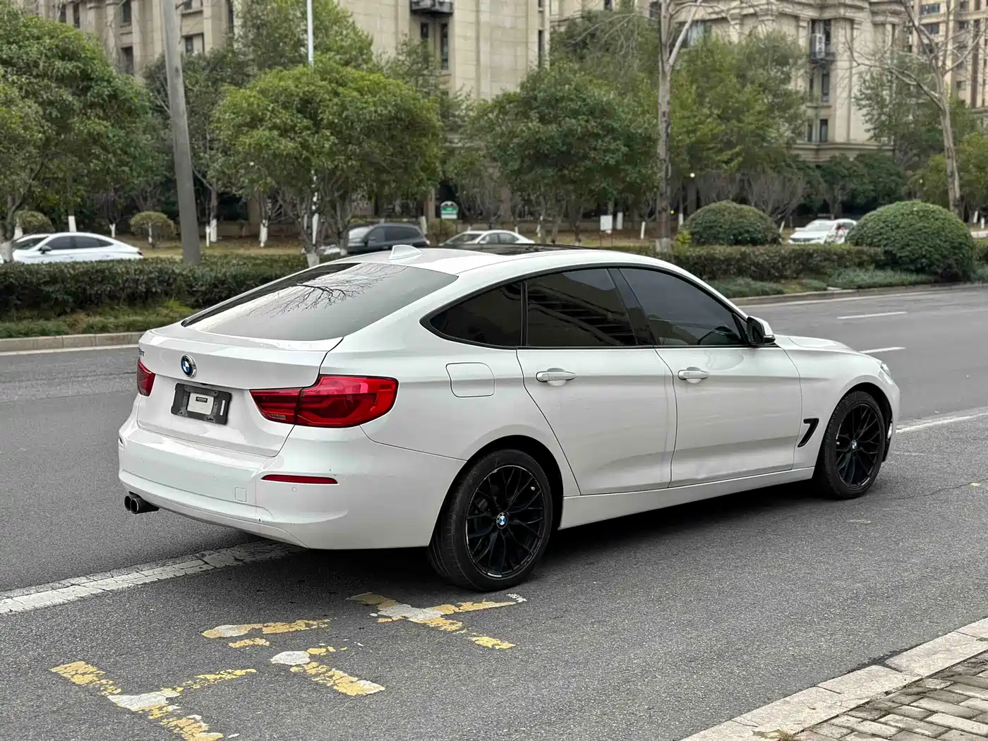 BMW 3 Series GT 2016 320i Fashion Style фото 18