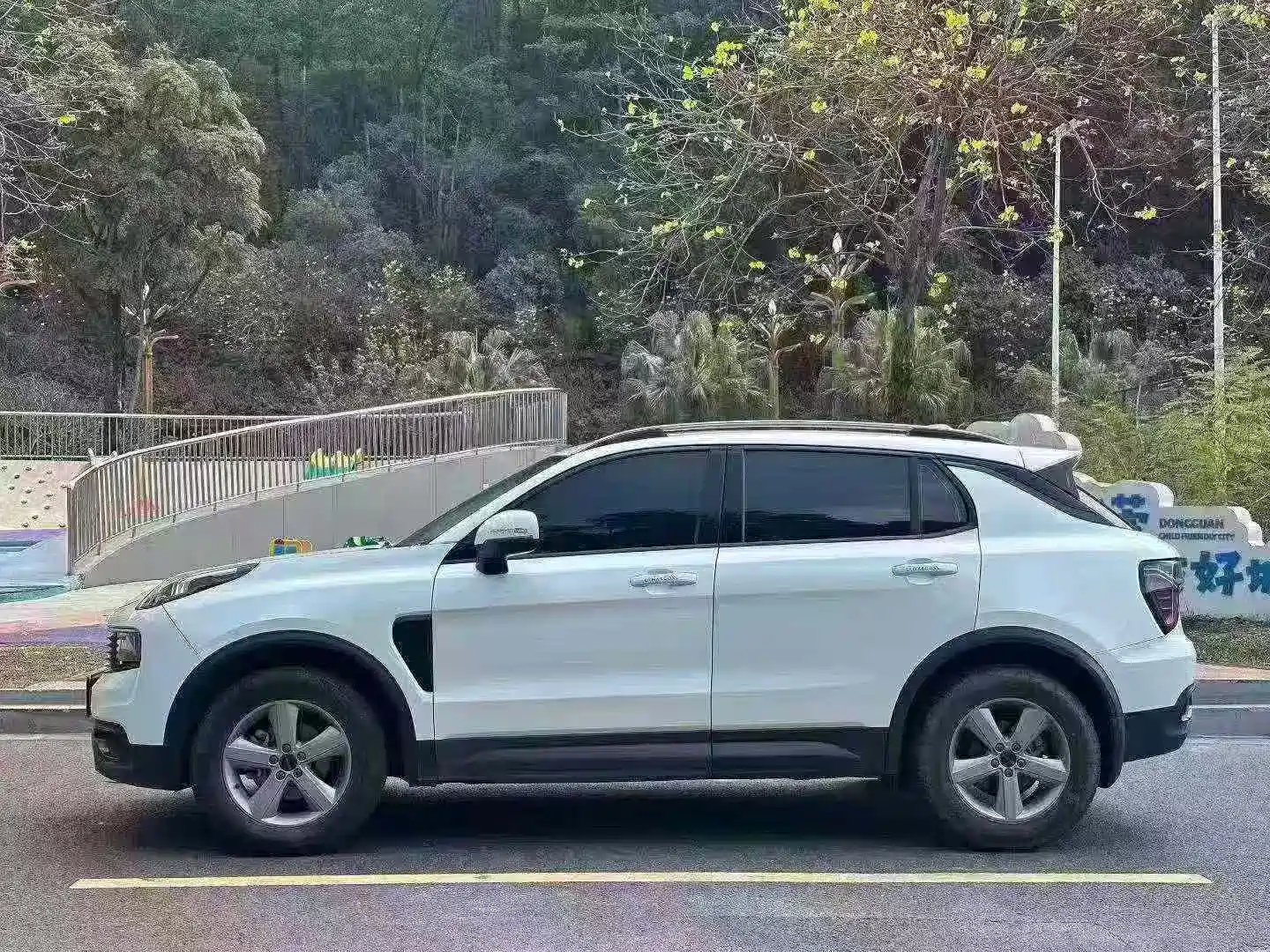 Фото 9 - Lynk & Co 01