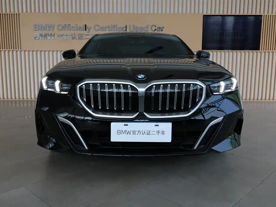 BMW 5 Series 2025 530Li Premium M Sport Package фото 4