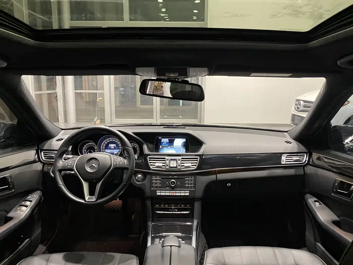 Mercedes-Benz E-Class 2015 Facelift E 180 L фото 7