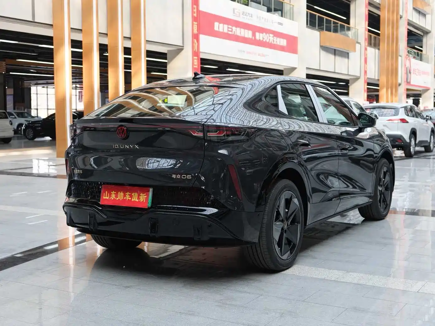 VOLKSWAGEN WITH THE CROWD 06