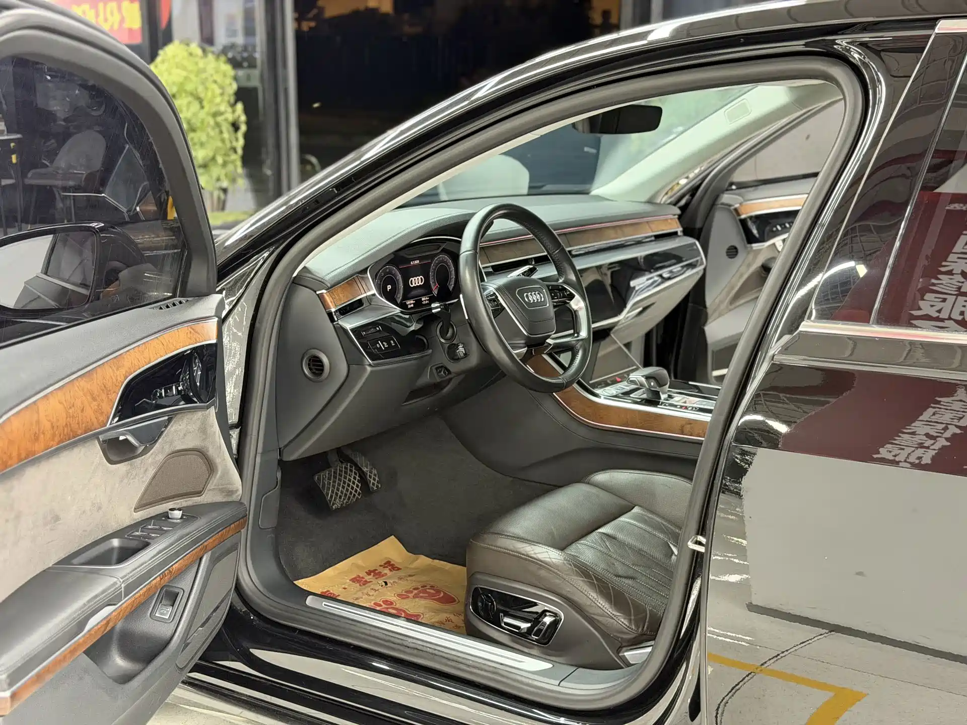Фото 8 - Audi A8