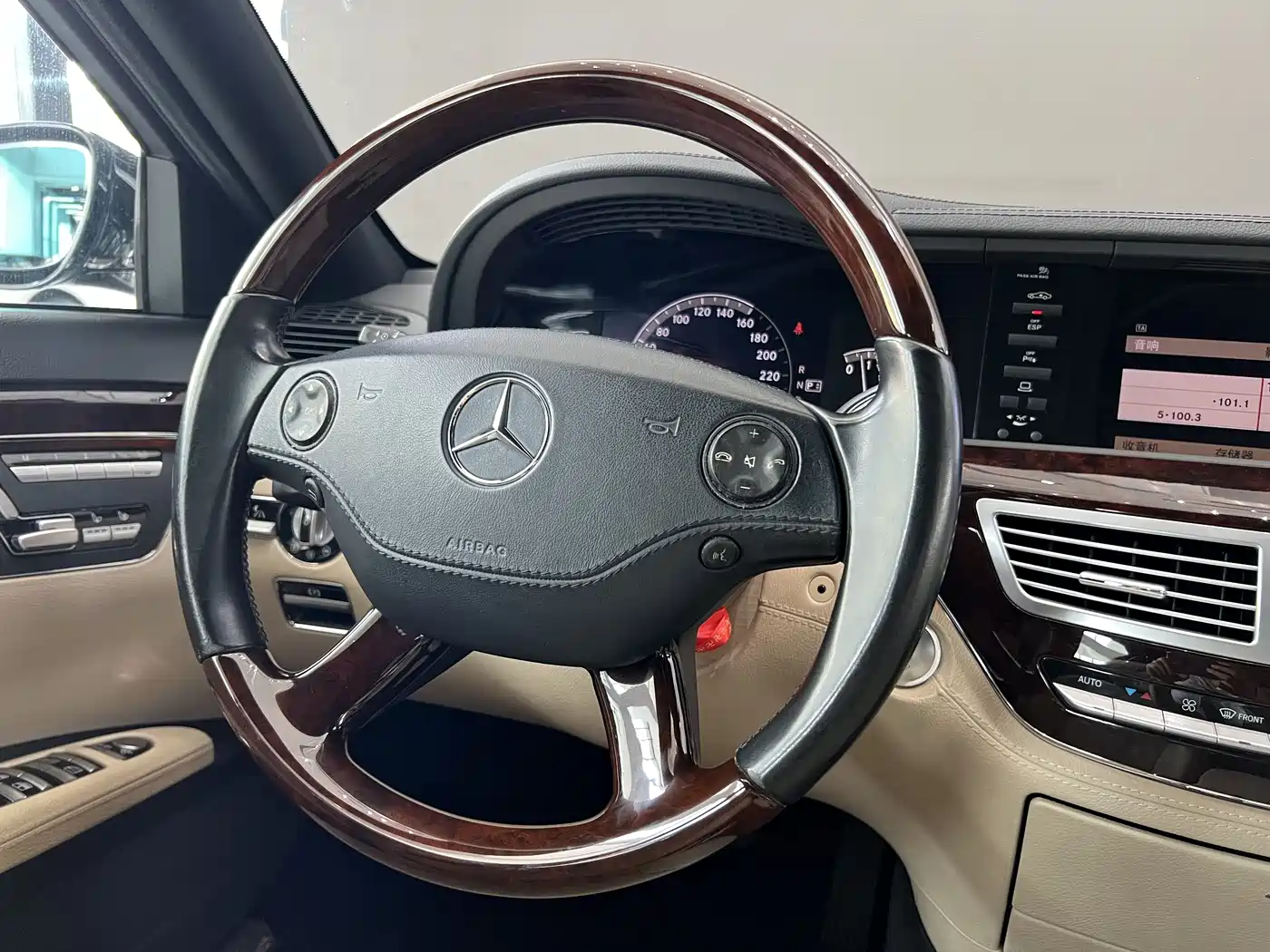 Mercedes-Benz S-Class фото 29