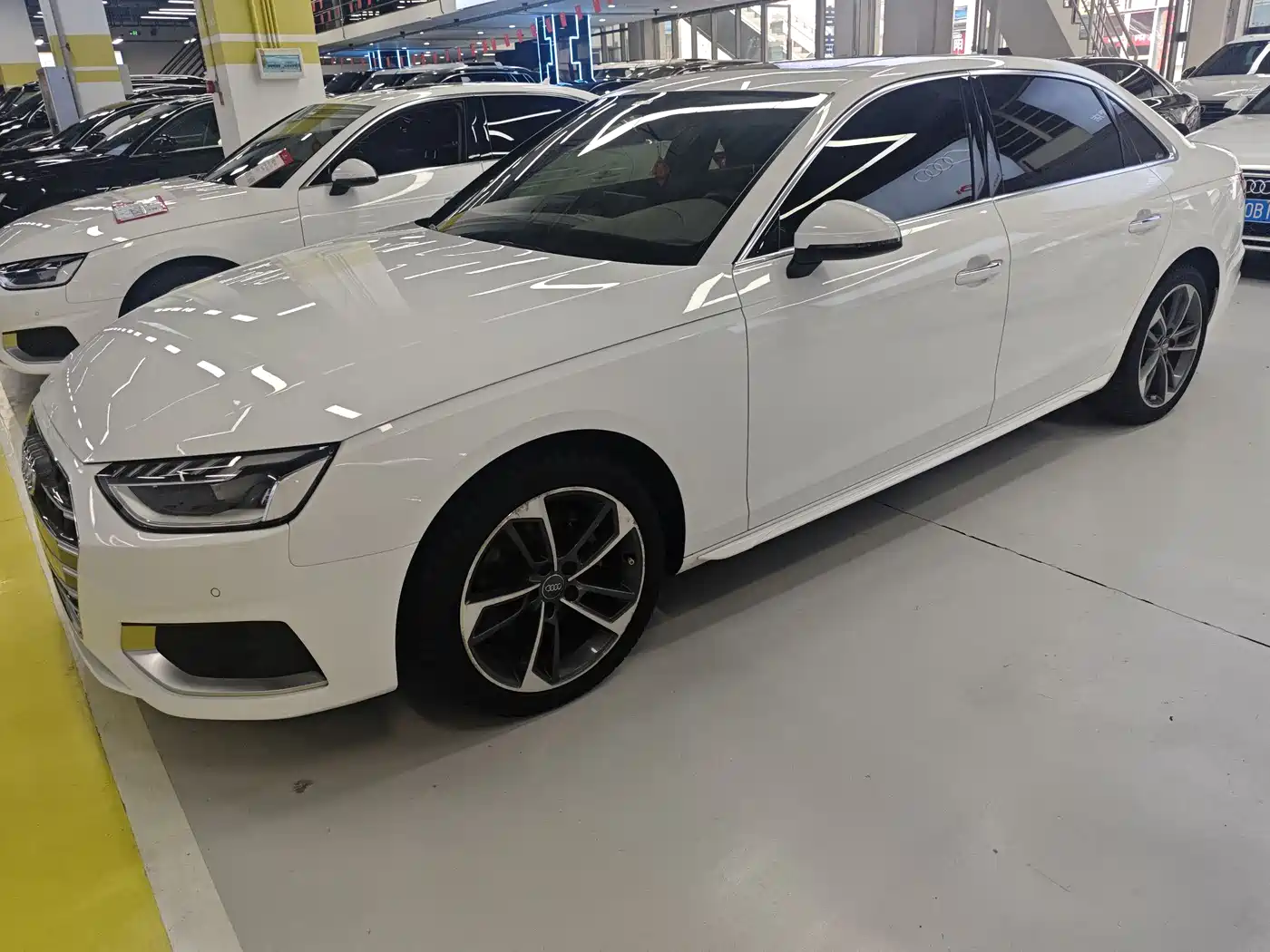 Audi A4L 2021 40 TFSI Premium Life Edition фото 2