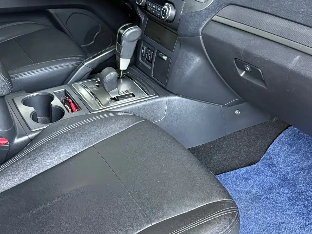 Mitsubishi Pajero (Import) 2020 3.0L Automatic Premium Edition фото 21