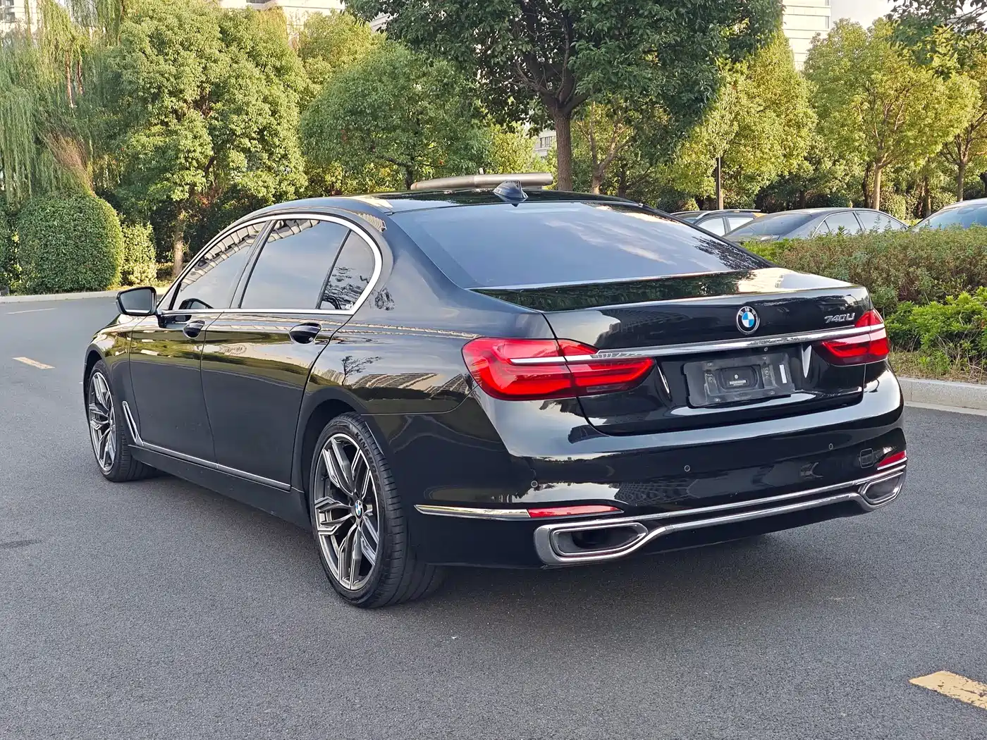 BMW 7 Series 2017 730Li Leading Edition фото 25