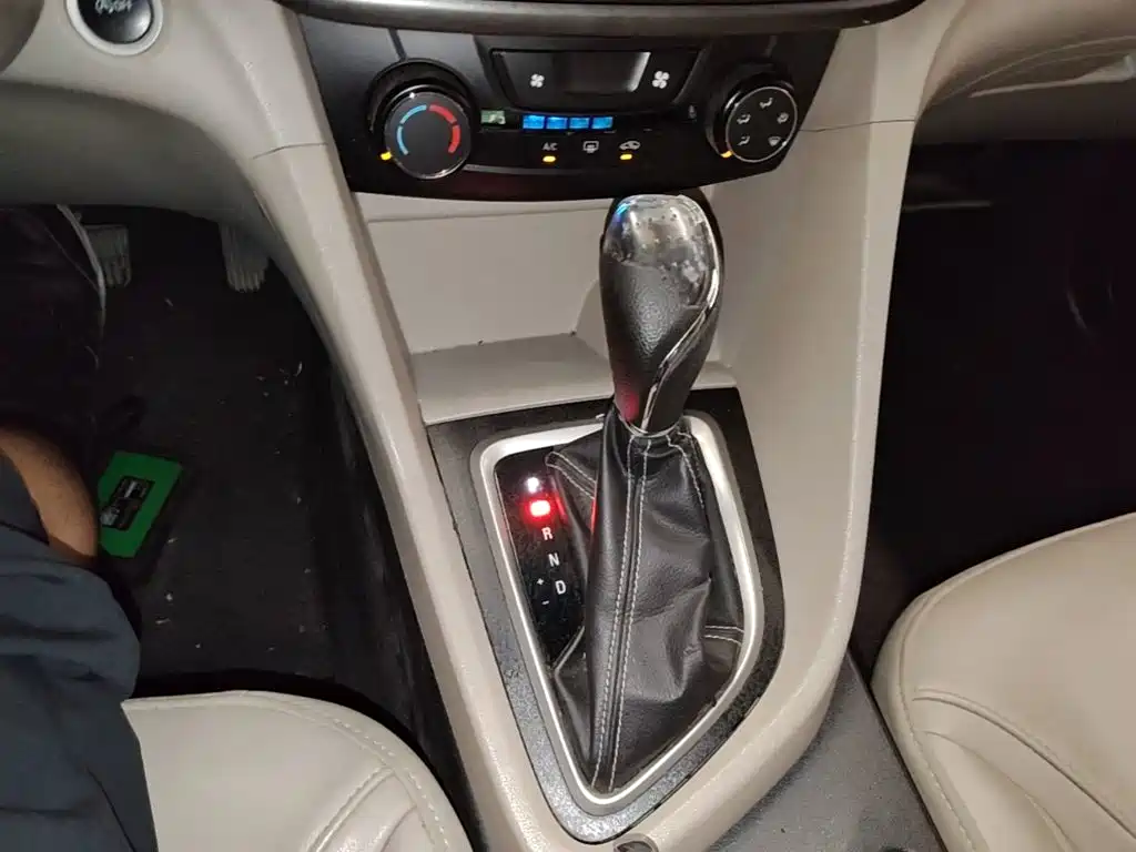 Фото 14 - Buick Excelle
