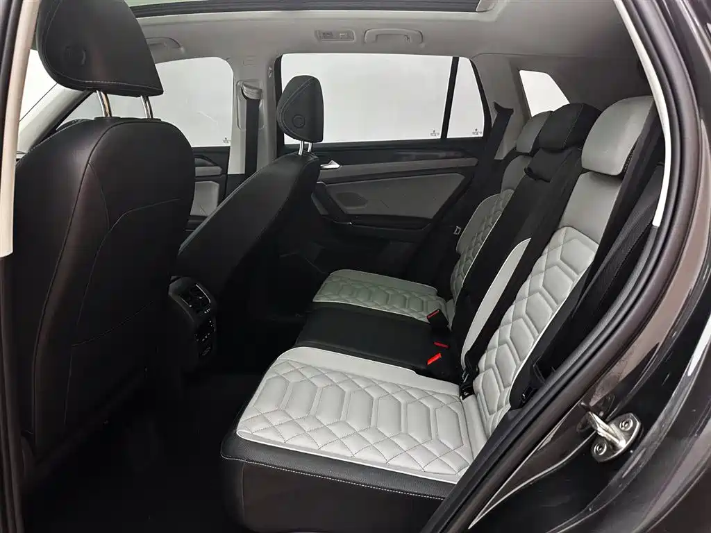Volkswagen Tayron 2023 280TSI 2WD Luxury Plus Advanced Edition фото 22