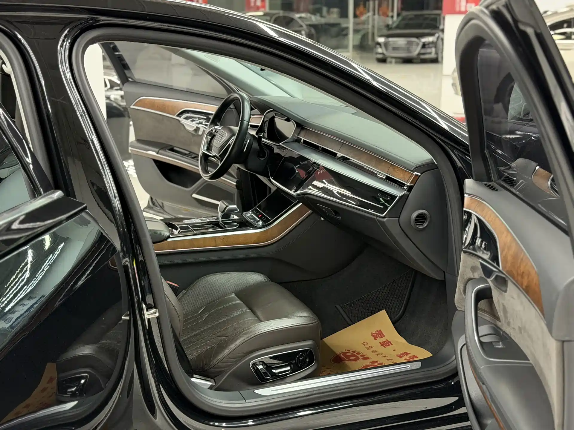 Фото 9 - Audi A8