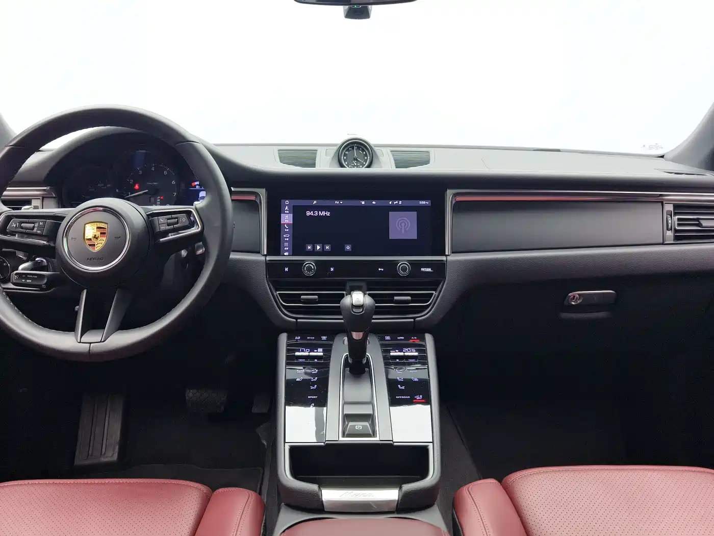 PORSCHE MACAN
