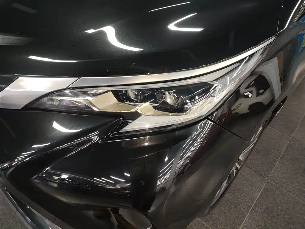 Toyota Granvia 2022 Model Year 2.5L Hybrid Flagship Edition фото 21