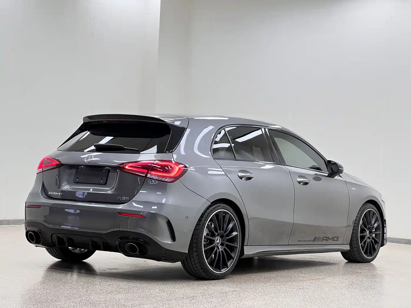 Mercedes-Benz A-Class AMG (Import) 2020 AMG A 35 4MATIC фото 5