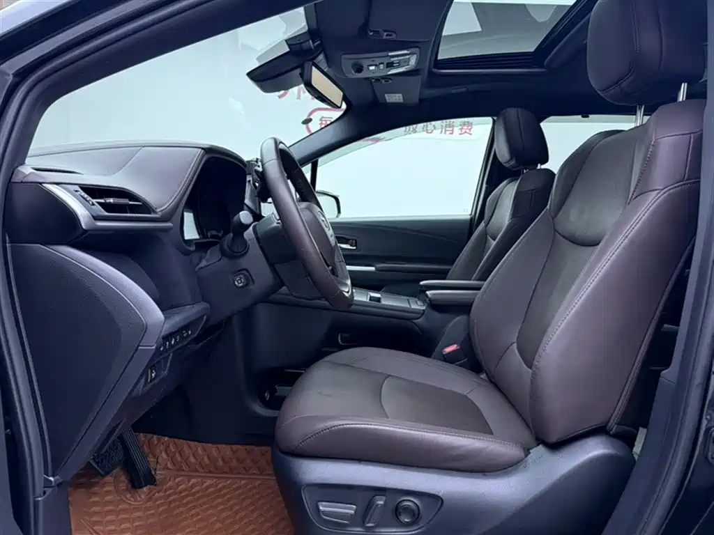 Toyota Granvia 2022 Model Year 2.5L Hybrid Flagship Edition фото 20