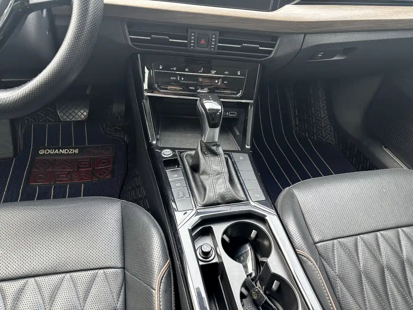 Volkswagen Passat 2021 Model 330TSI Luxury Edition фото 17