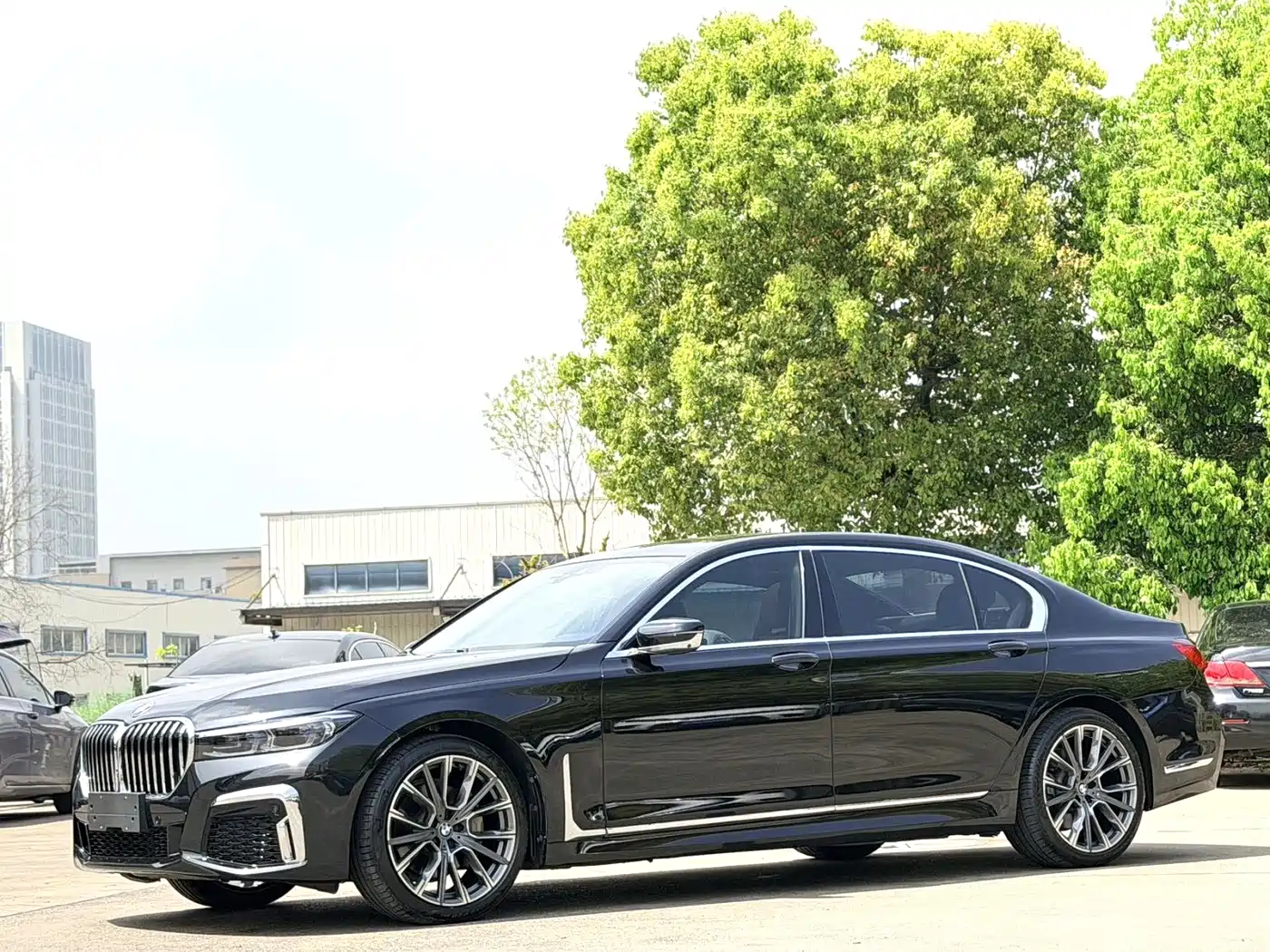 BMW 7 Series 2017 740Li xDrive Luxury Edition фото 3
