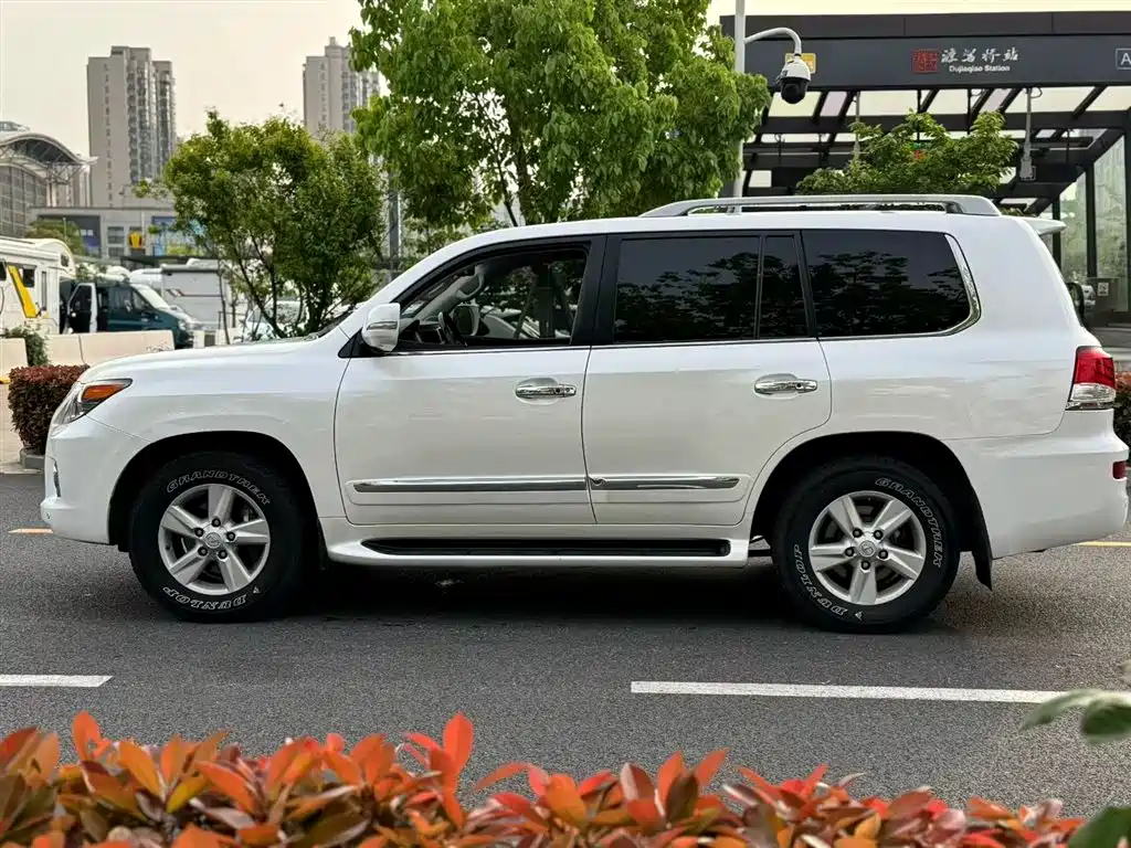 Lexus LX 2013 570 фото 4
