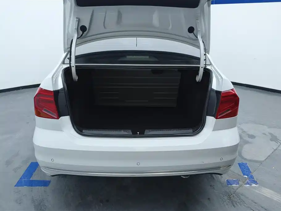Volkswagen Jetta 2019 Dream Edition 1.5L Auto Comfort фото 4