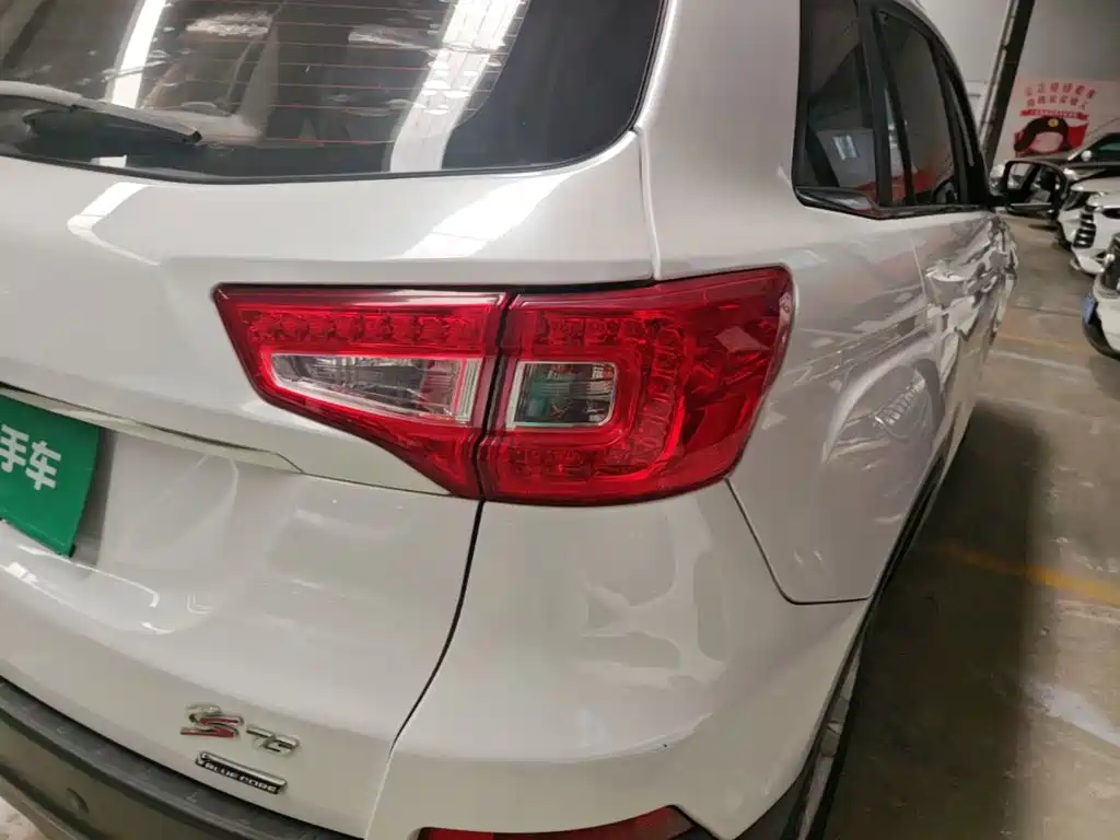 Фото 8 - Changan CS75