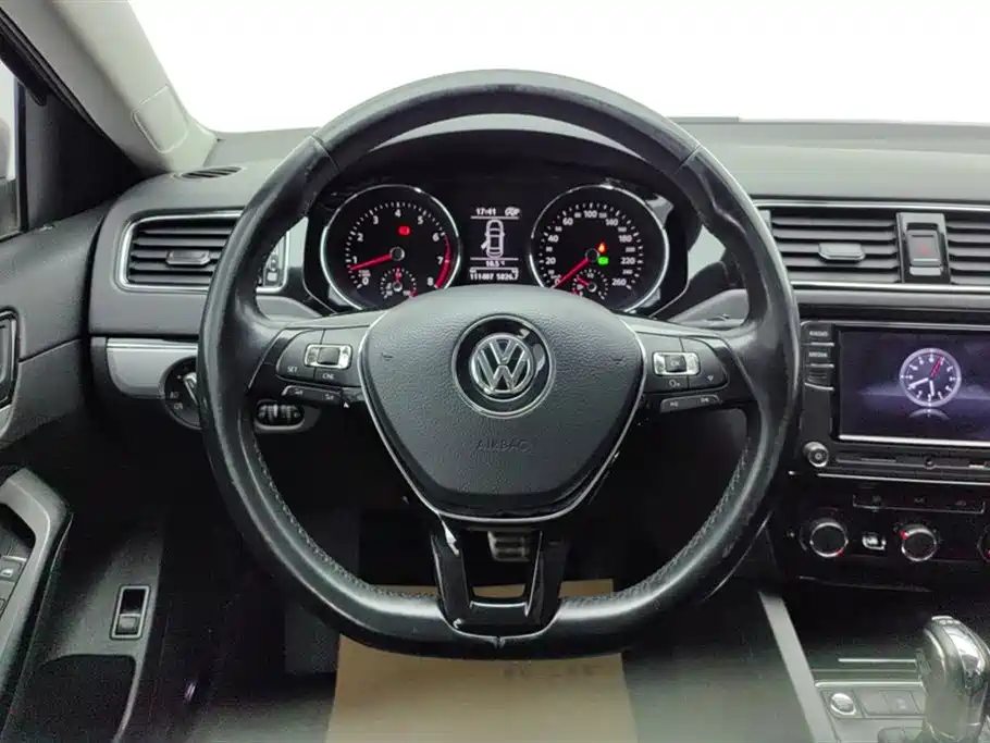 Volkswagen Sagitar 2018 280TSI DSG Spark Edition фото 15