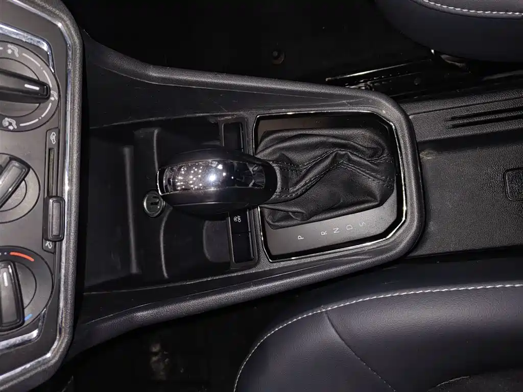 Volkswagen Santana 2018 1.5L Automatic Comfort Edition фото 14