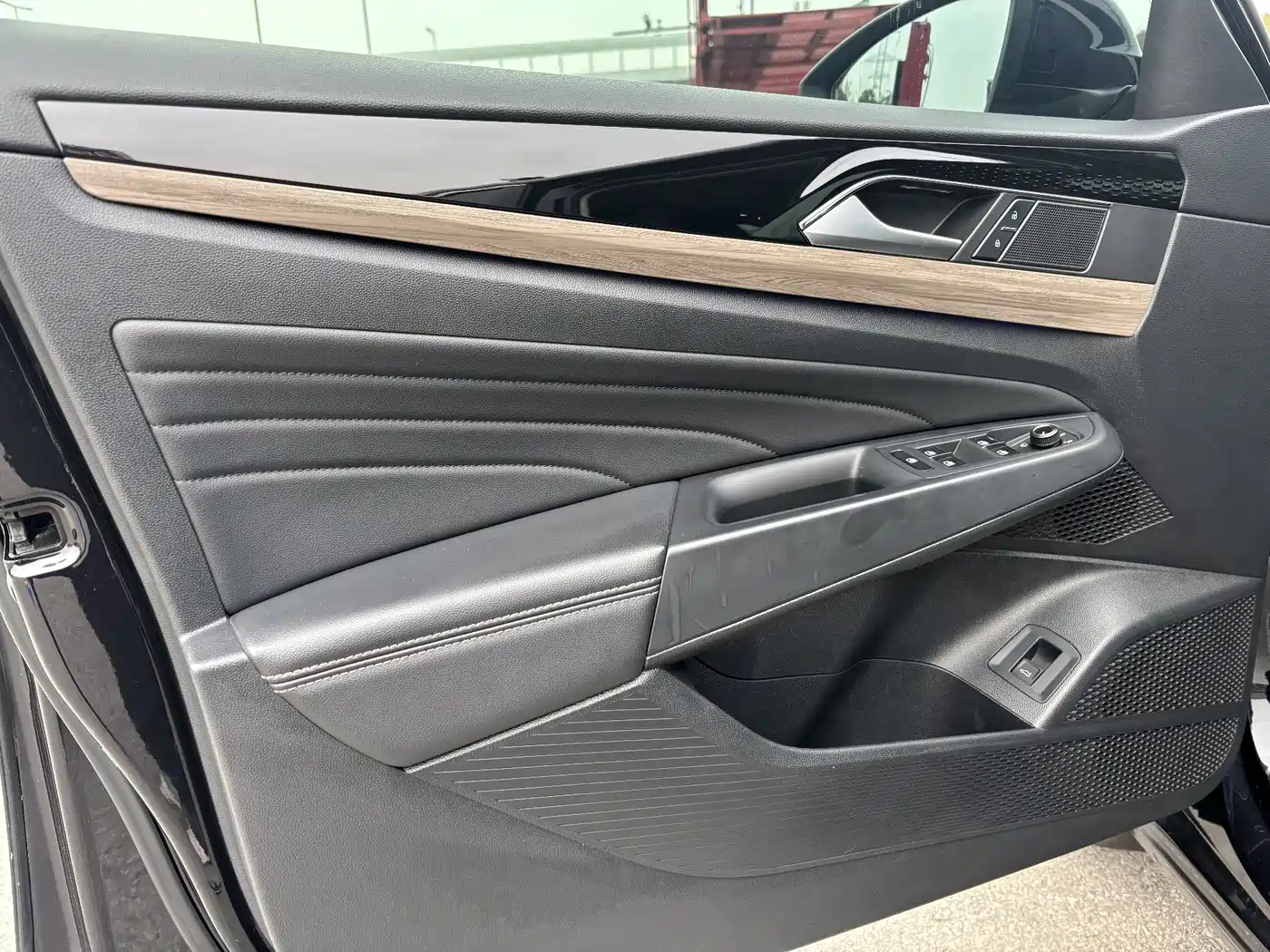 Volkswagen Passat 2021 Model 330TSI Luxury Edition фото 11
