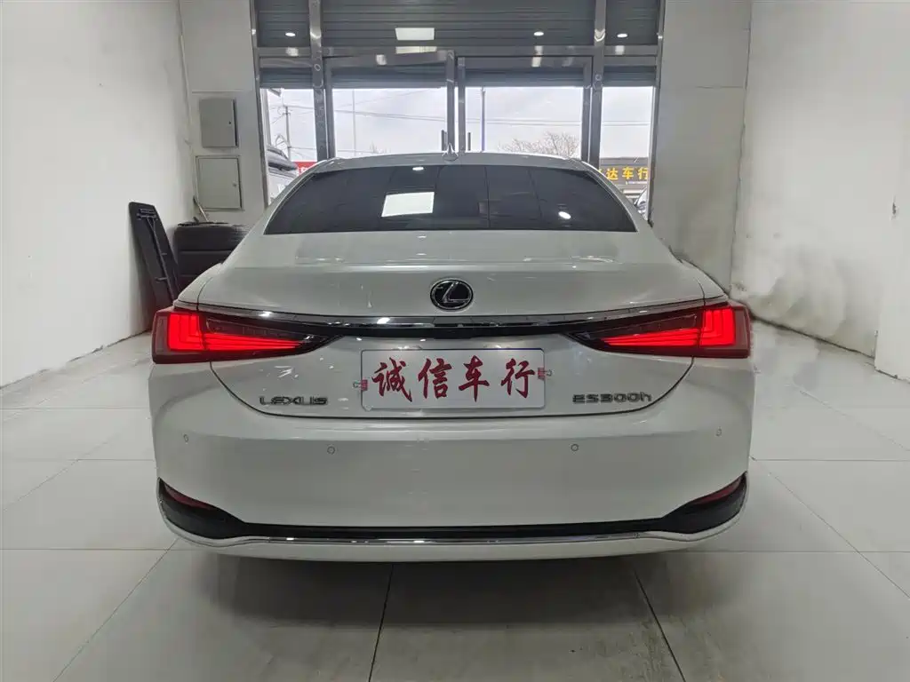 Lexus ES 2021 200 Excellence Edition фото 4