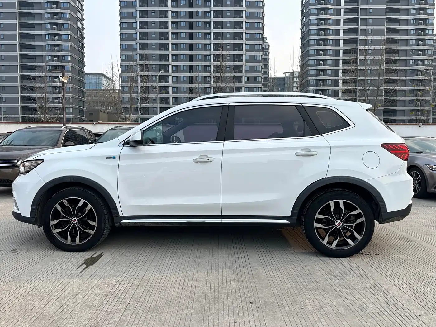 Фото 10 - Roewe RX5