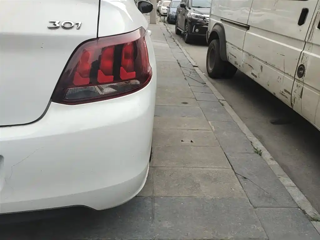 Peugeot 301 2018 1.6L Manual Comfort Edition фото 8