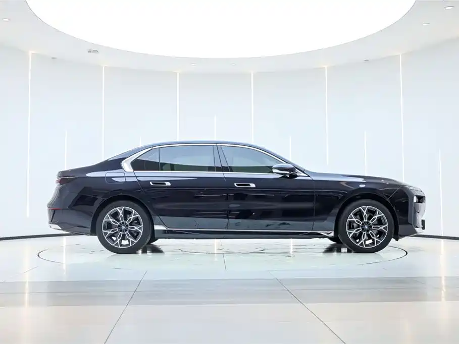 BMW 7-SERIES