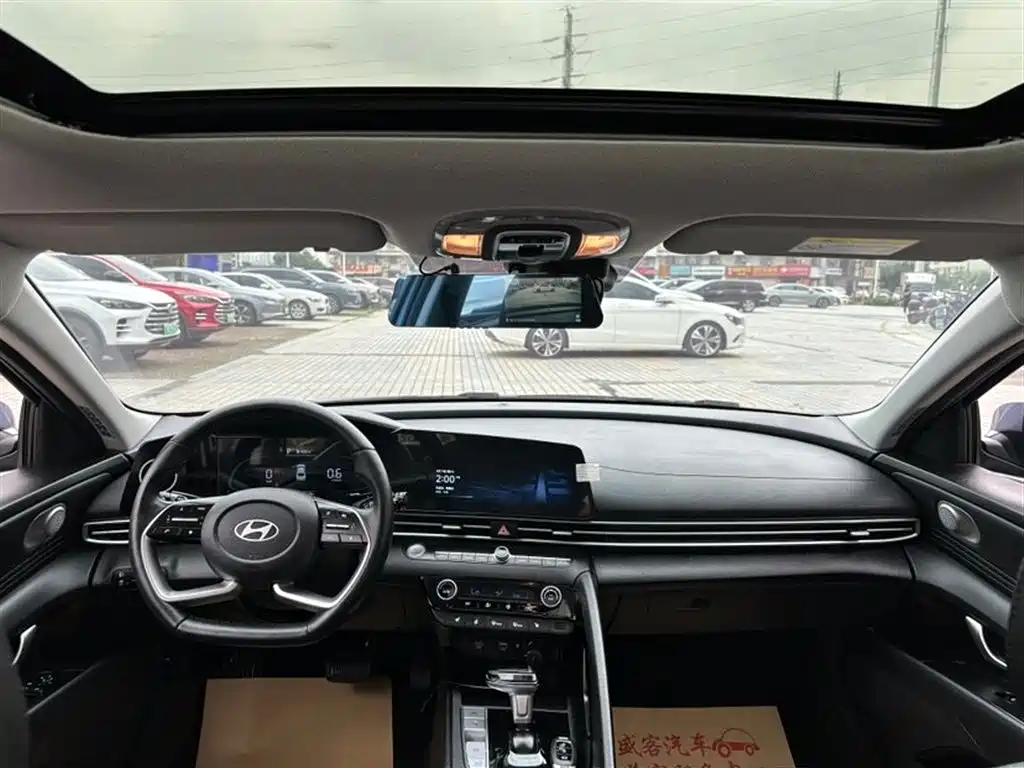 Hyundai Elantra 2023 Model 1.5L CVT LUX Premium Edition фото 7