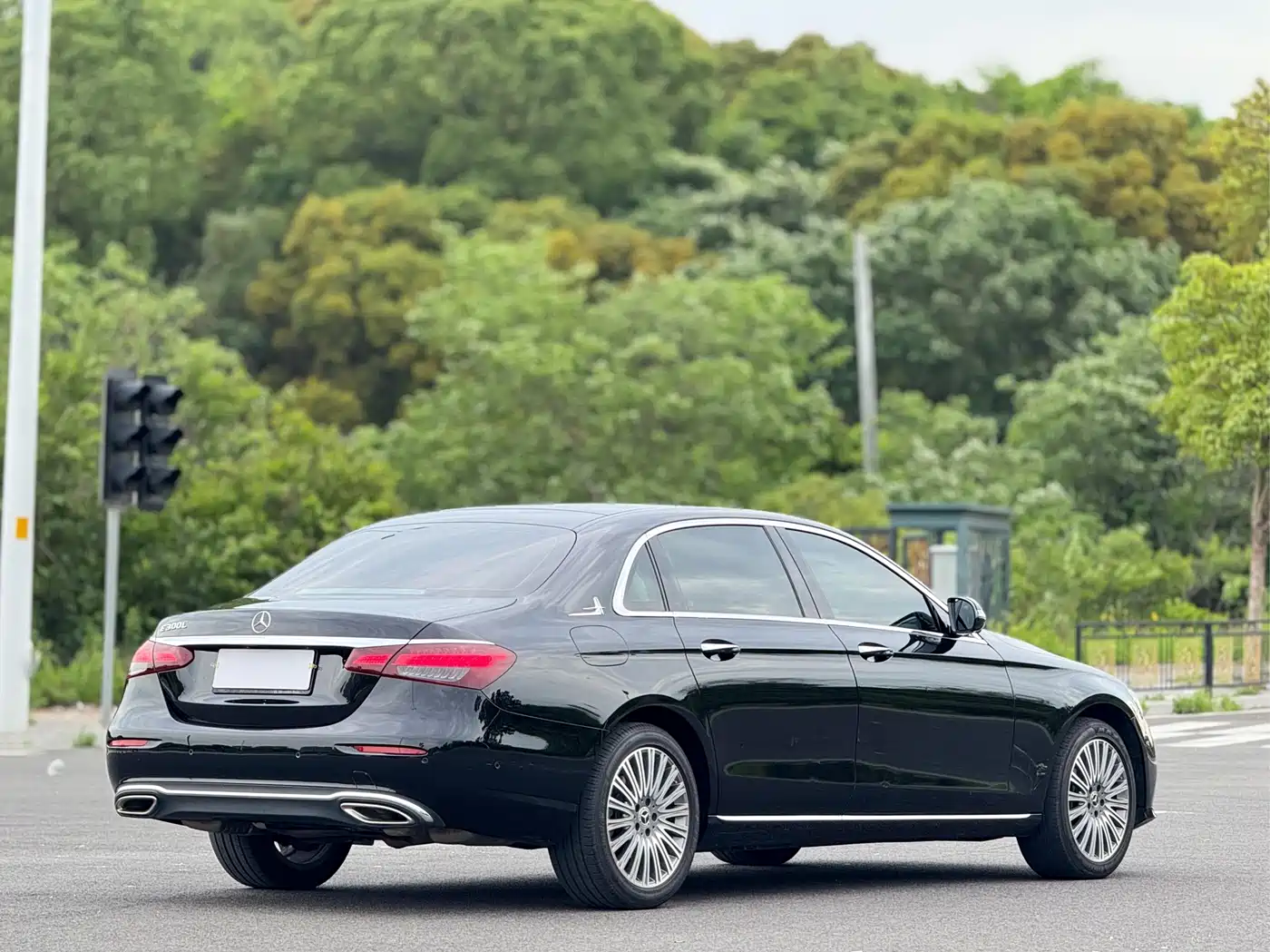 Mercedes-Benz E-Class 2022 Second Facelift E 300 L Luxury фото 15