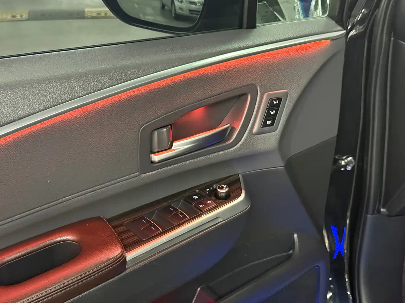 Toyota Sienna 2021 2.5L Hybrid Platinum Edition фото 7