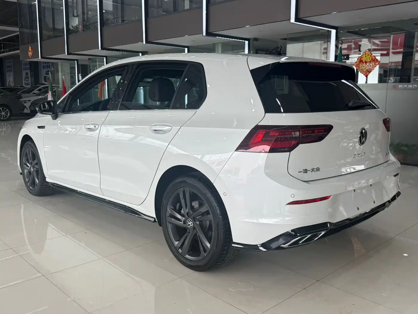 Volkswagen Golf 2023 Model 280TSI DSG R-Line фото 4