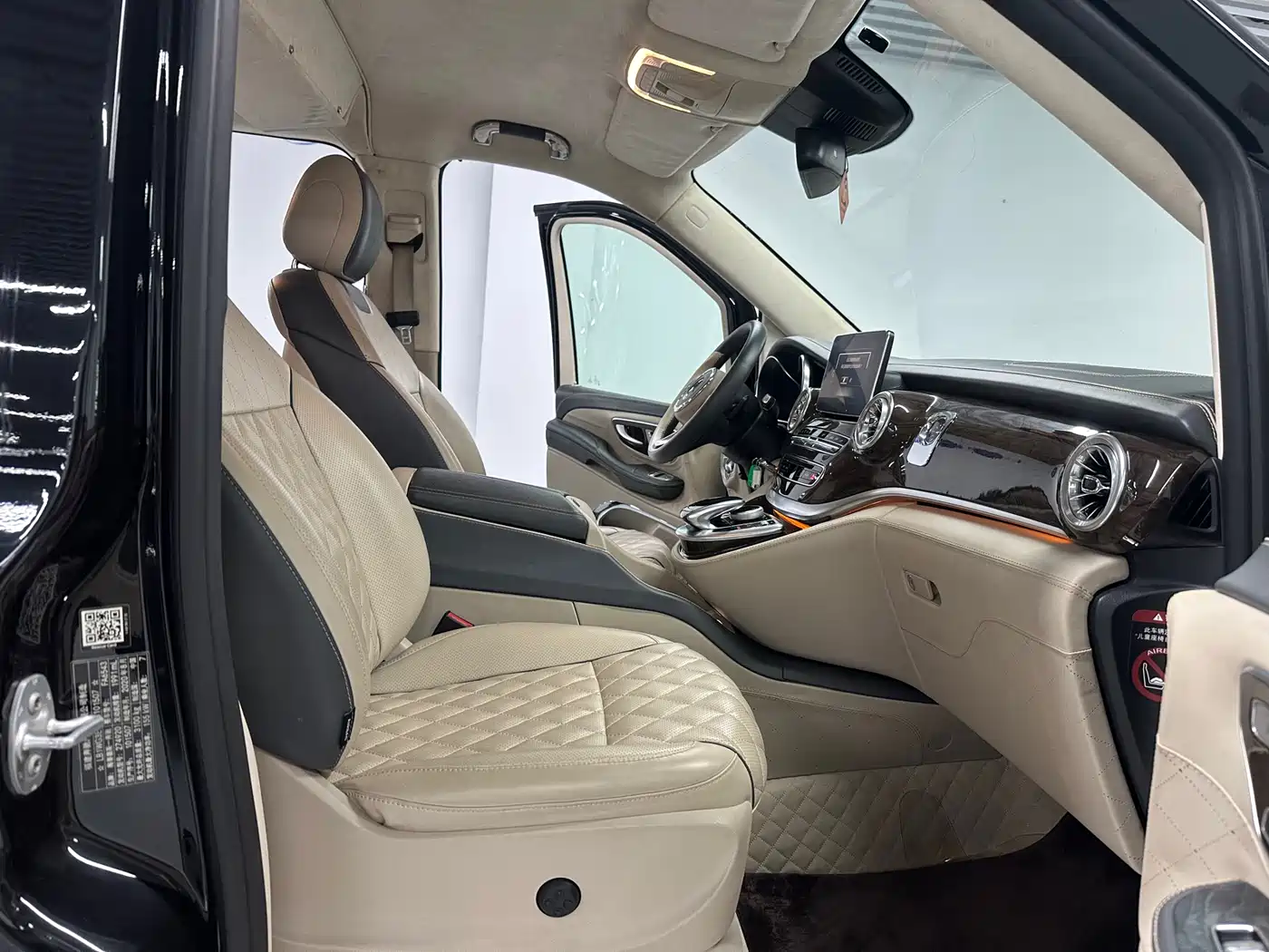 Mercedes-Benz V-Class 2018 V 260 L Premium Long Wheelbase Edition China VI фото 6