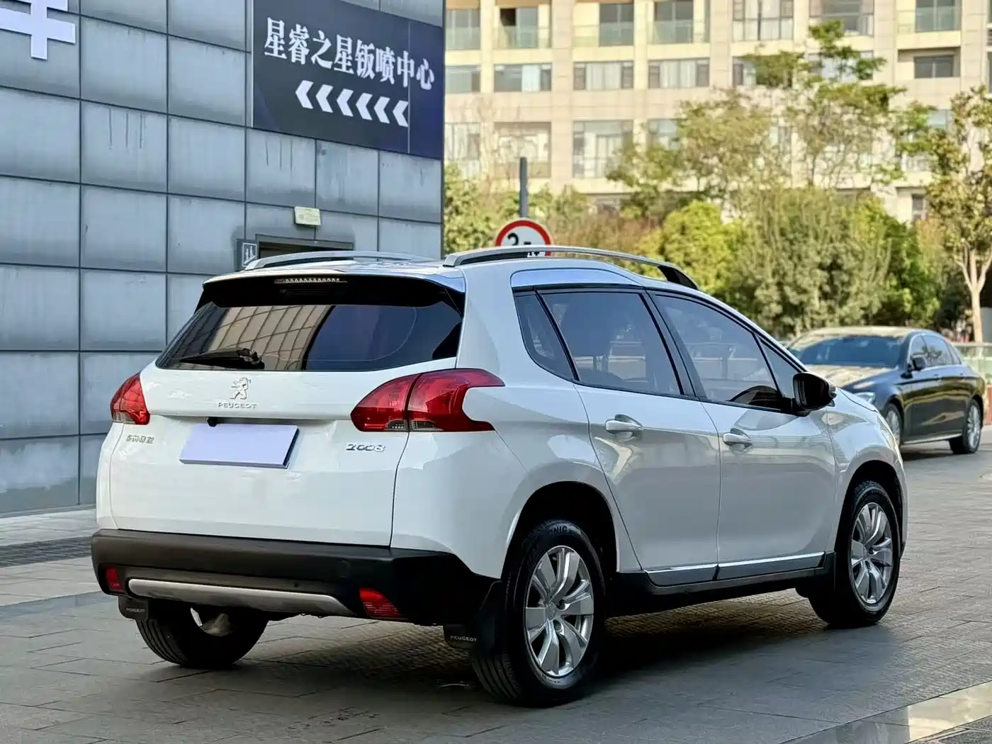 Peugeot 2008 2014 1.6L Automatic Fashion Edition фото 9