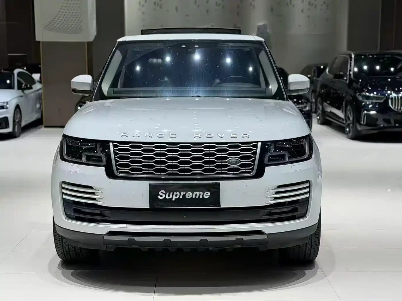 Land Rover Range Rover 2018 3.0 SC V6 Vogue SE Genesis Extended Edition фото 2