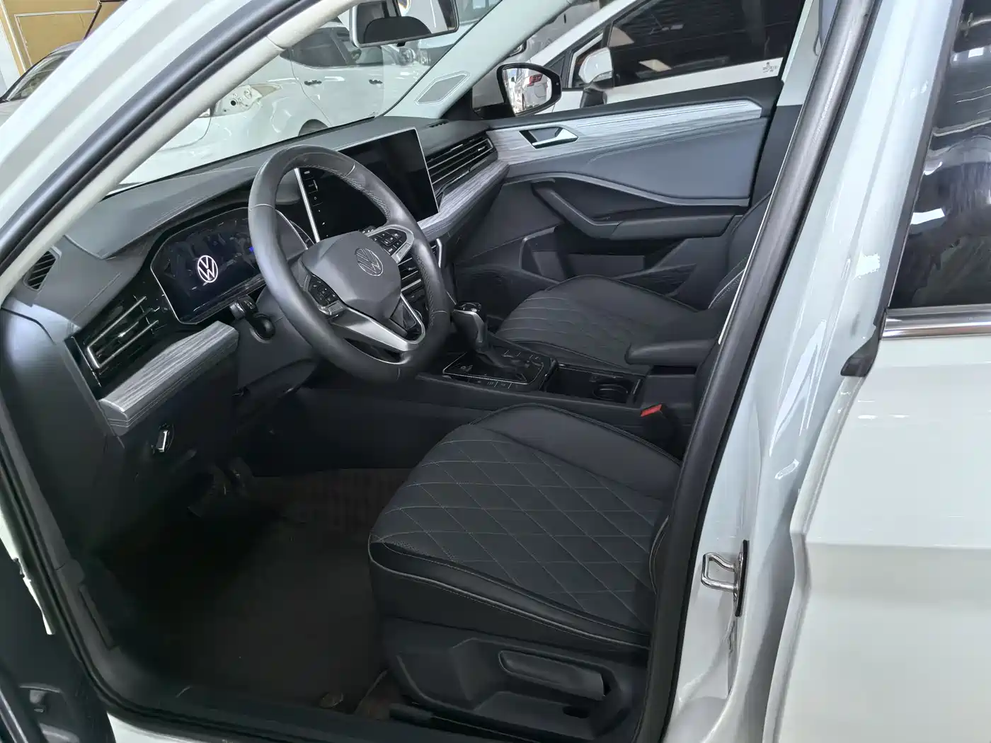 Volkswagen Sagitar 2023 300TSI DSG Surpassing Edition фото 7