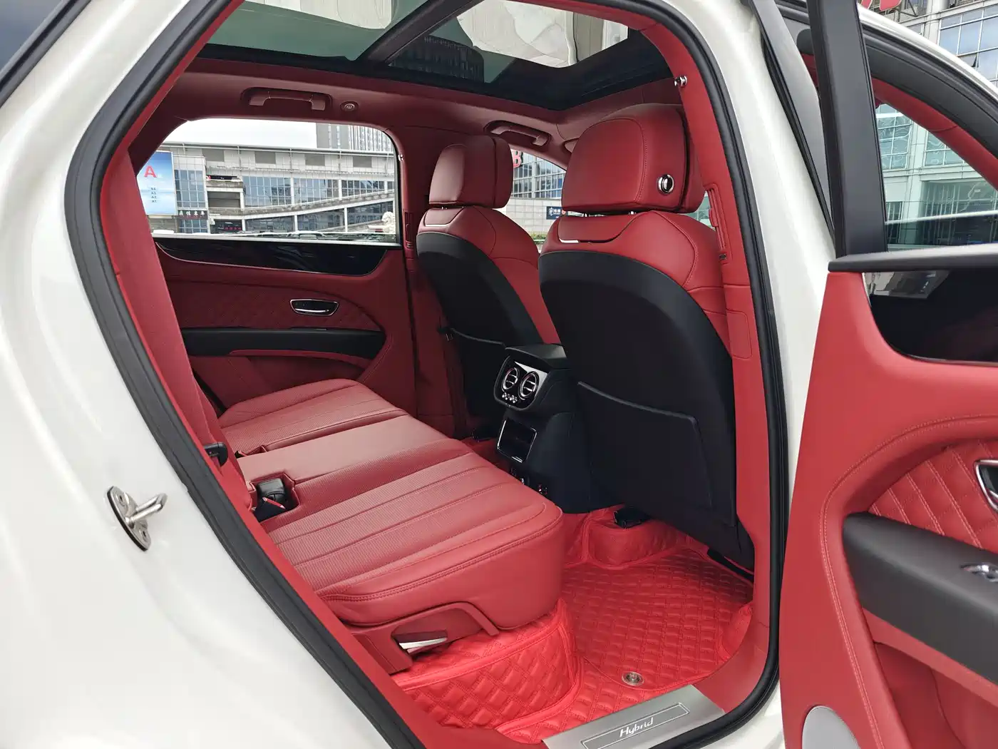 BENTLEY TIMYUE PLUG IN HYBRID