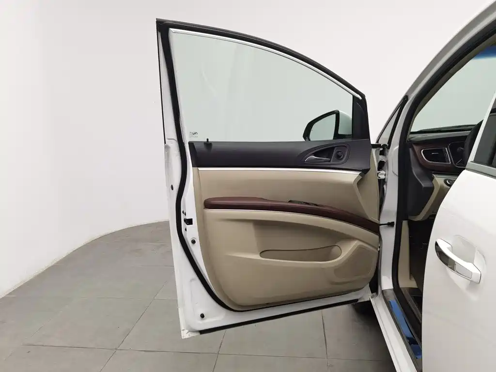 Фото 8 - Buick GL8