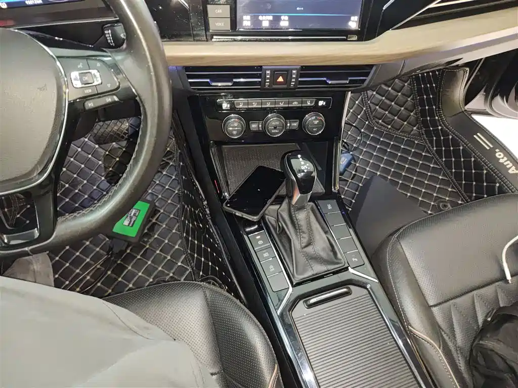 Volkswagen Passat 2019 330TSI Luxury Edition China VI фото 14