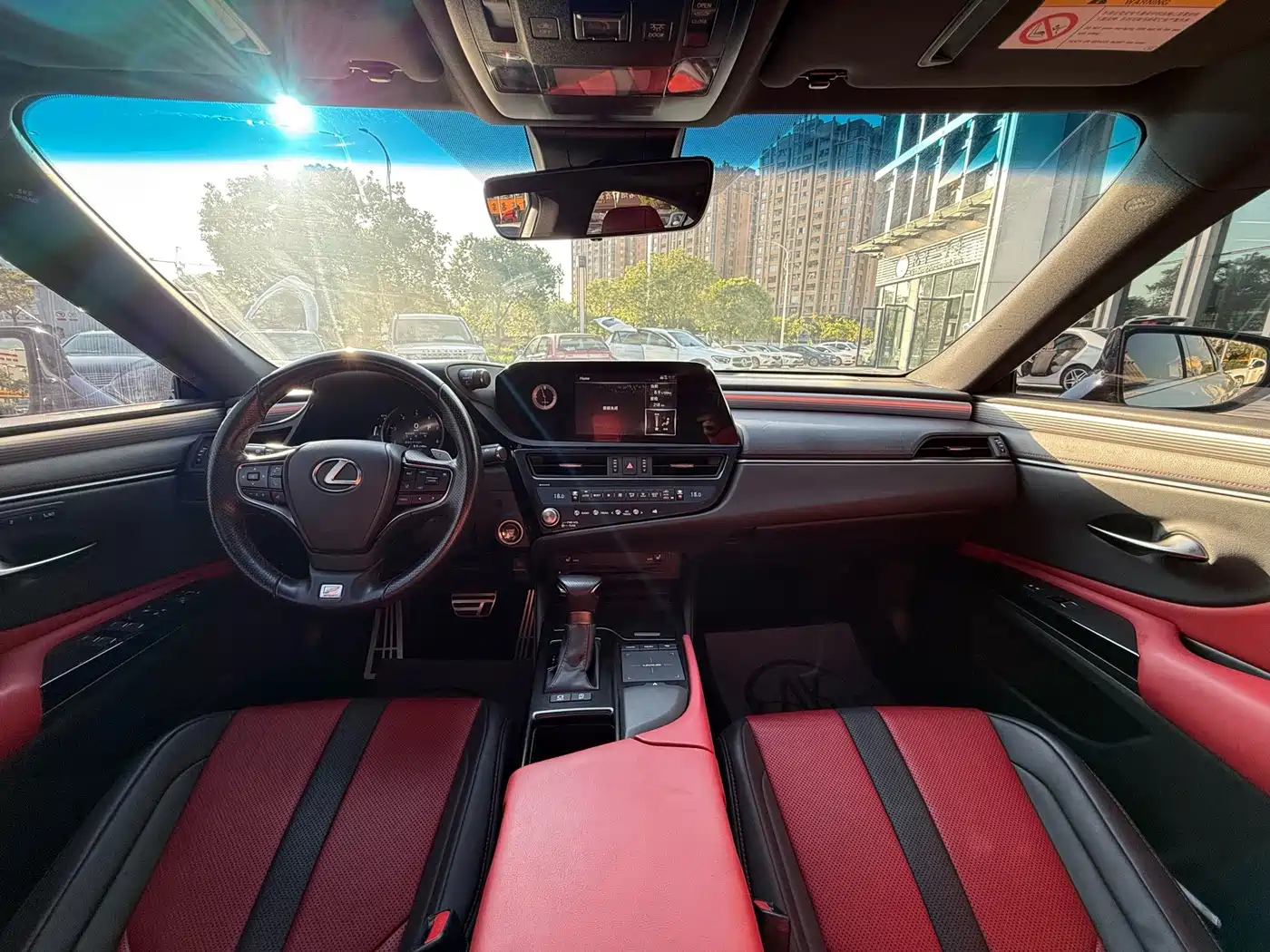 Фото 8 - Lexus ES
