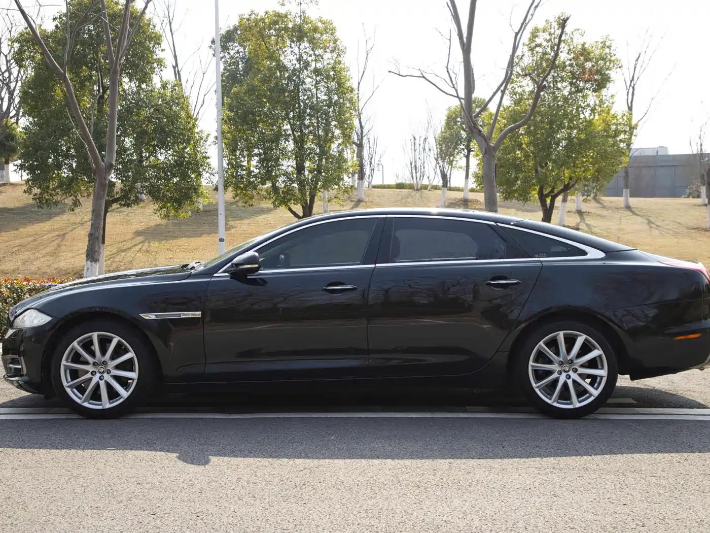 Photo 7 - Jaguar XJ