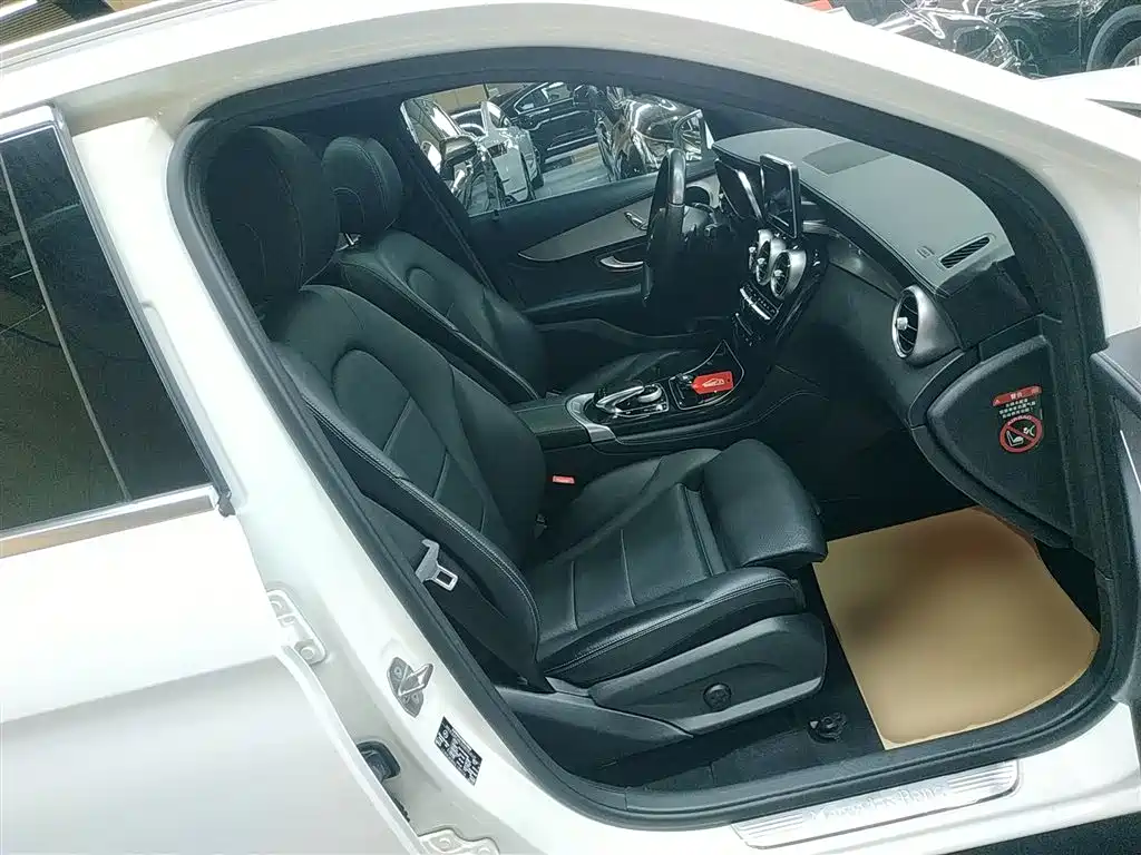 Mercedes-Benz GLC 2018 GLC 200 4MATIC фото 16