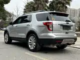 Photo 2 - Ford Explorer (Import)
